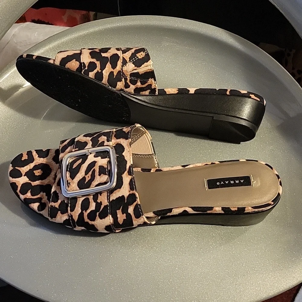 NWOT Array Leopard Slides - Picture 2 of 4